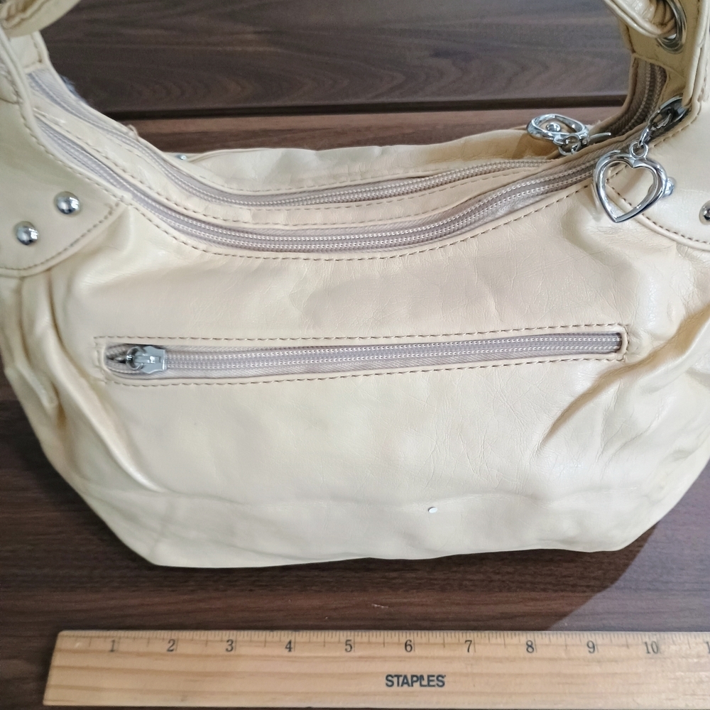 Elegant Cream Handbag with Heart Charm - Picture 2 of 4